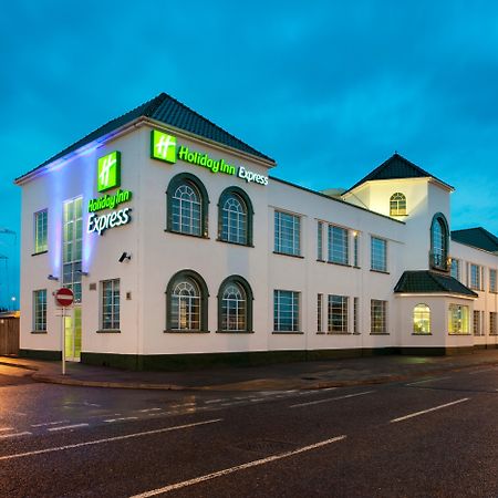 Holiday Inn Express London Chingford, An Ihg Hotel Waltham Forest Exterior photo