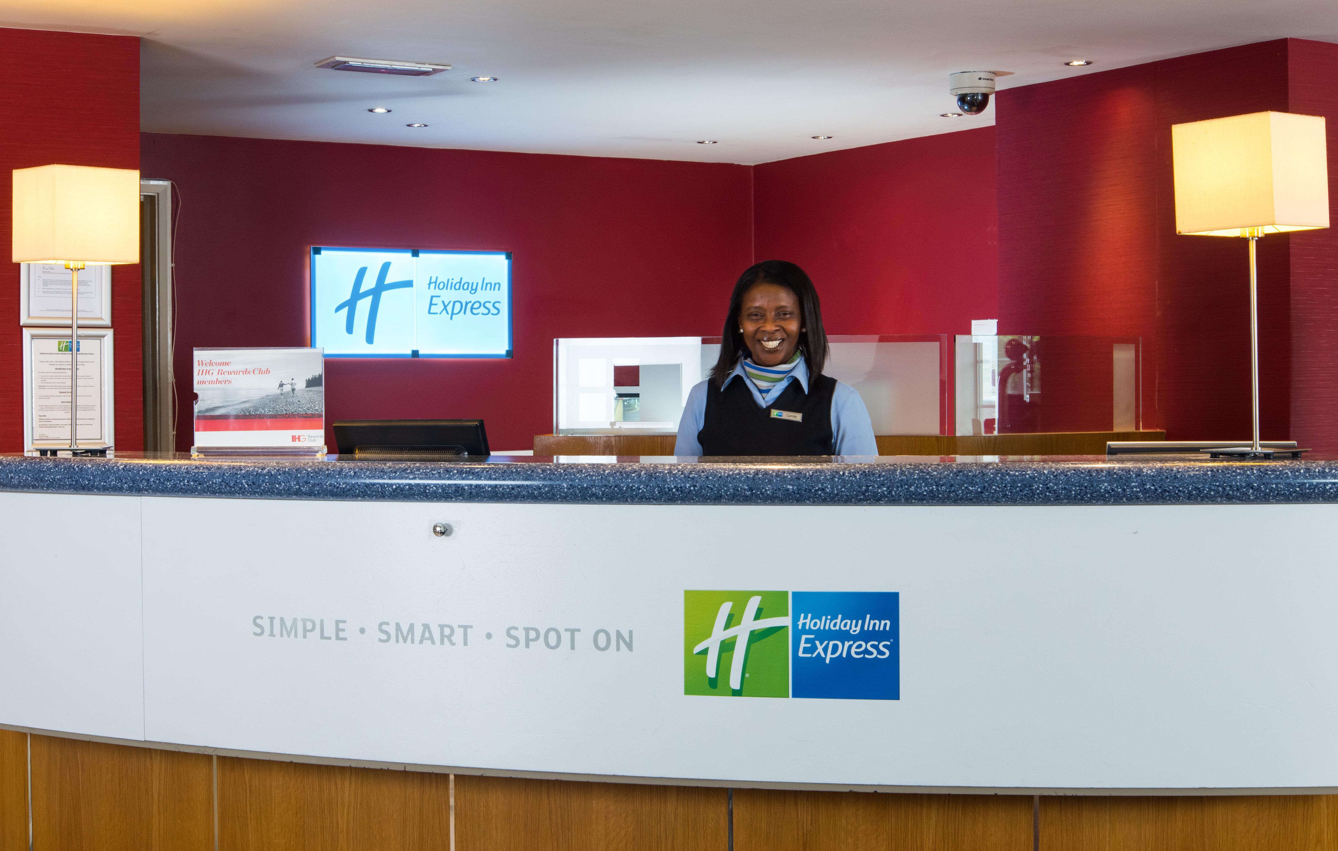 Holiday Inn Express London Chingford, An Ihg Hotel Waltham Forest Exterior photo