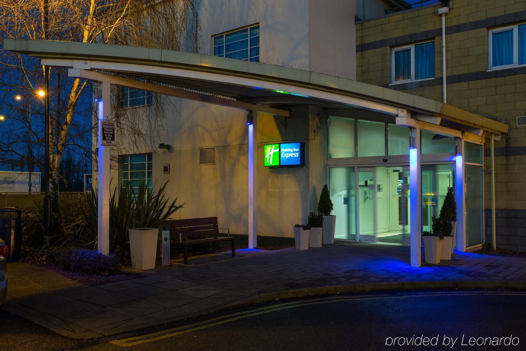 Holiday Inn Express London Chingford, An Ihg Hotel Waltham Forest Exterior photo