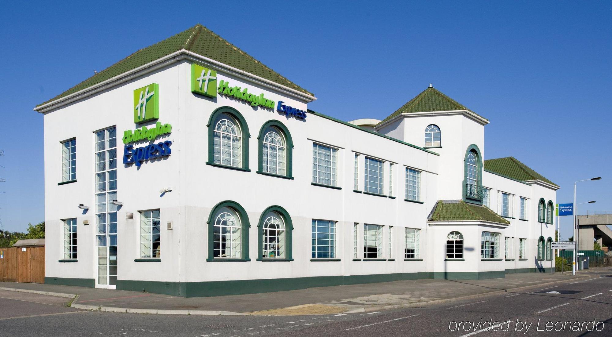 Holiday Inn Express London Chingford, An Ihg Hotel Waltham Forest Exterior photo