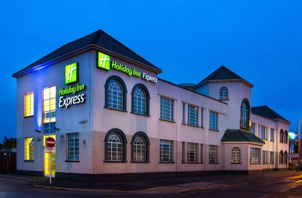 Holiday Inn Express London Chingford, An Ihg Hotel Waltham Forest Exterior photo